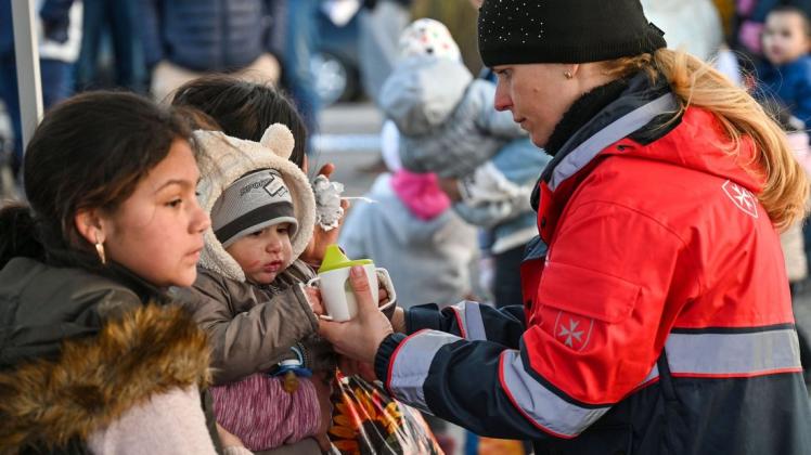 Helfer und Flüchtlinge an der ukrainischen Grenze: Im Landtag wurde erbittert um humanitäre Hilfe gestritten.