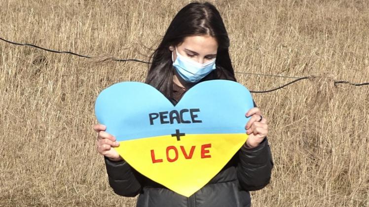 Die Schüler der Öömrang Skuul auf Amrum hatten klare Botschaften zum Krieg in der Ukraine.