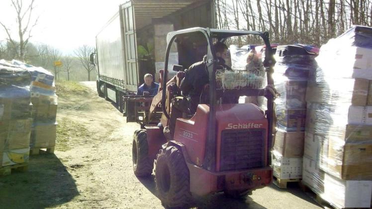 In Witzin werden Hilfsgüter für die Ukraine verladen.
