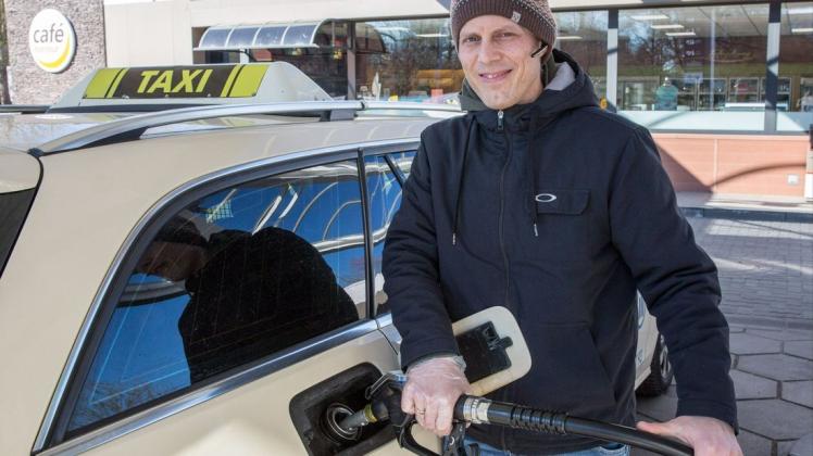 Carsten Thoms, Geschäftsführer der Schweriner Taxigenossenschaft, muss Fahrten annehmen, obwohl er Verlust macht.
