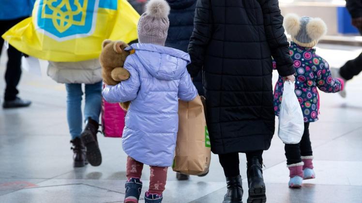 Es sind meist Frauen mit Kindern, die vor dem Krieg in der Ukraine fliehen und in Deutschland Schutz suchen.