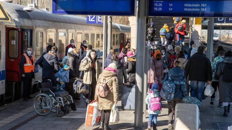 In Hannover traf am Donnerstag ein Sonderzug mit Geflüchteten aus der Ukraine ein. Der Kreis Rendsburg-Eckernförde rechnet in den kommenden Tagen mit einer deutlichen Zunahme der Flüchtlingszahlen und sucht weiter Wohnungen.
