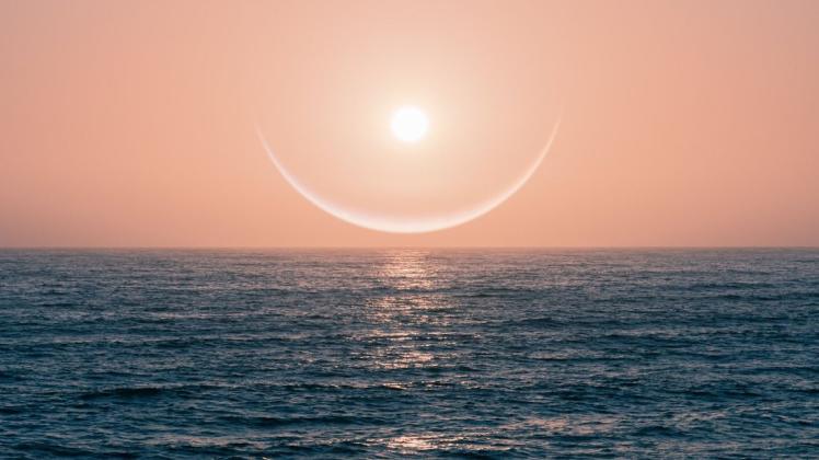 Die Sonne über dem Meer. Die Sonne über dem Meer.