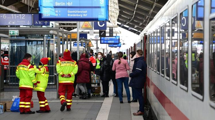 Sehr viel Arbeit lastet noch auf den Schultern ehrenamtlicher Helfer. Sehr viel Arbeit lastet noch auf den Schultern ehrenamtlicher Helfer.