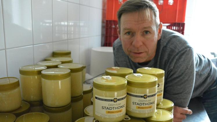 Aus den Blüten, die die Elbtalaue und die Stadt Dömitz bieten: der Stadthonig von Mike Heinrich