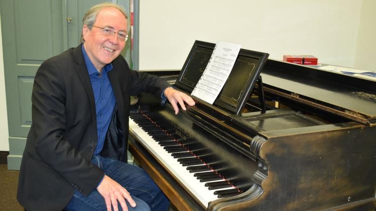 Bedauert die strengen Corona-Auflagen für das Schülerkonzert zum 80. Geburtstag des Rostocker Konservatoriums: Direktor Edgar Sheridan-Braun.