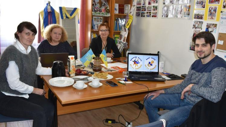 Oksana Schoorlemmer, Liudmyla Sientsova, Natalia Jentzsch und Maxim Golik (v.l.) koordinieren die Ukraine-Hilfe des Vereins.