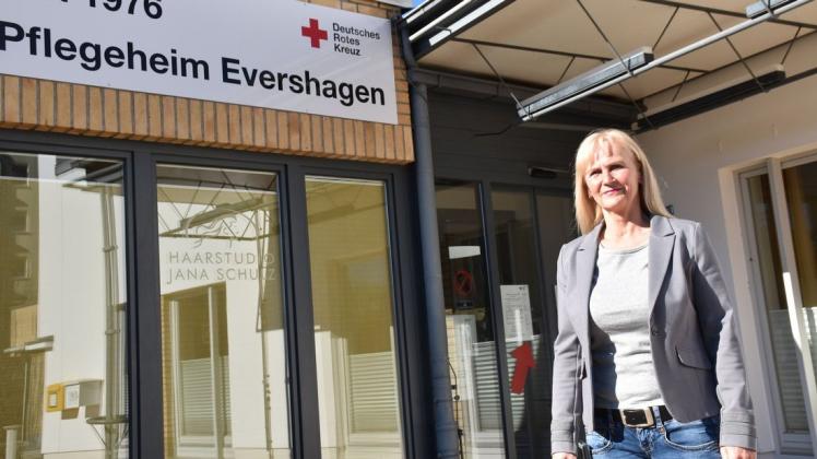 Als Leiterin der stationären Pflegeeinrichtungen ist Linda Reimann für die Seniorenwohnanlagen in den Rostocker Stadtteilen Evershagen und Südstadt zuständig.