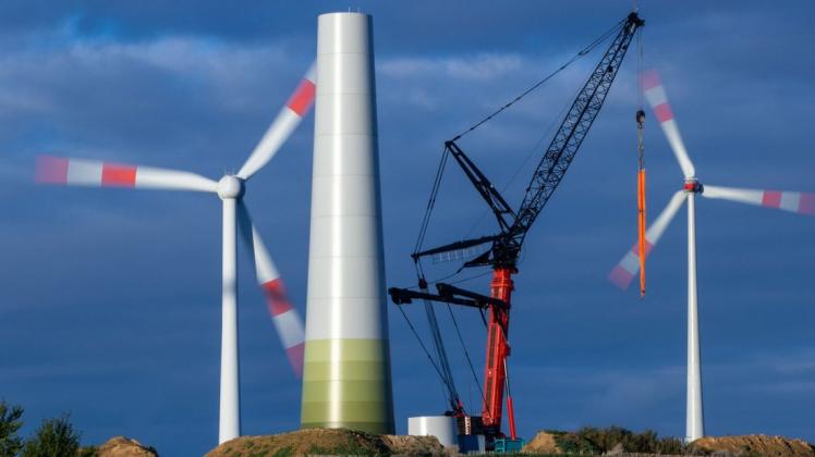 Das Ringen um die Energieversorgung nach Kriegsausbruch in der Ukraine erhöht die Forderungen nach einem zügigen Ausbau von Windkraft im Norden.