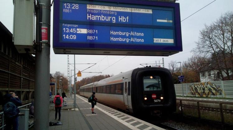Ein dänischer IC rollt durch den Bahnhof von Tornesch: Derzeit werden Pläne geprüft, die bislang zweigleisige Bahnstrecke auf drei oder vier Gleise zu erweitern.