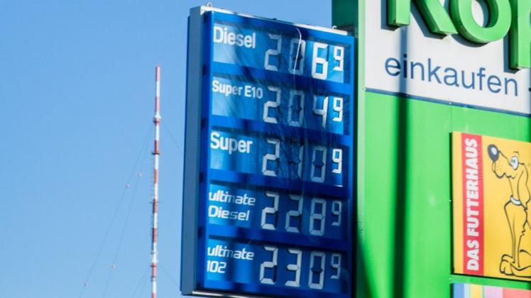 Mehr als zwei Euro müssen Autofahrer an einigen Tankstellen in Schwerin zahlen.