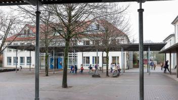 Osnabrück: #Symbolfoto_Erste ukrainische Flüchtlingskinder werden an der Grundschule Eversburg unterrichtet. 14.03.2022