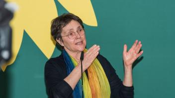 Monika Heinold spricht zur politischen Andacht in Ladelund.