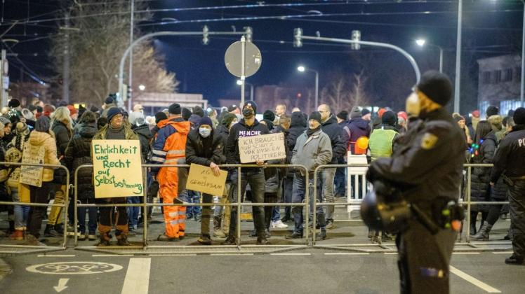 Neben den Protesten gegen die Corona-Maßnahmen ist auch eine der neun Demonstrationen noch ohne Motto und Angabe von Teilnehmerzahlen. (Symbolfoto) Neben den Protesten gegen die Corona-Maßnahmen ist auch eine der neun Demonstrationen noch ohne Motto und Angabe von Teilnehmerzahlen. (Symbolfoto)