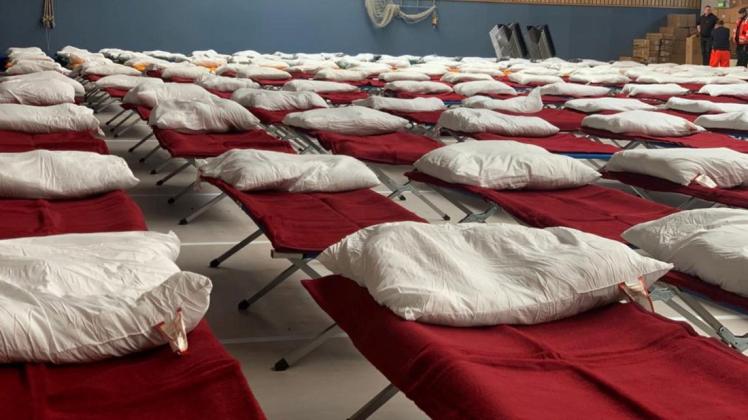200 Betten in der Mehrzweckhalle Spornitz stehen jetzt für ukrainische Flüchtlinge bereit.