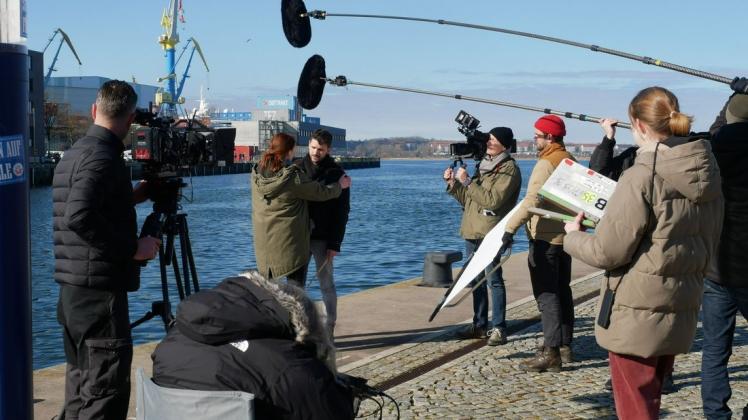 Kleine Filmcrew, große Szenen: Die Telenovela Rote Rosen drehte am Freitag in Wismar.