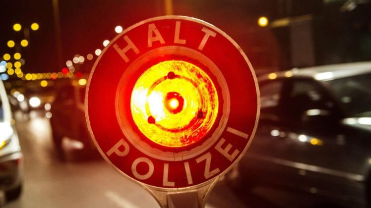 Die Schweriner Polizei stoppt betrunkenen E-Roller Fahrer auf der Mecklenburgstraße.