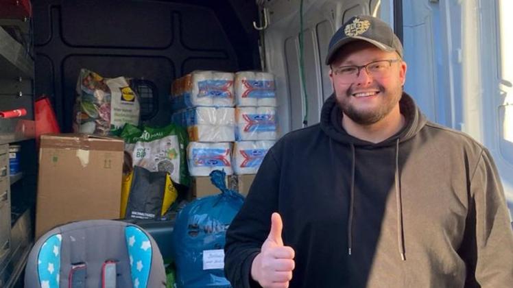 Einen ganzen Transporter voll mit Spenden hat Marco Engelke aus Walsmühlen an diesem Nachmittag aus Dodow geholt. In seiner Firma werden weiterhin Spenden gesammelt und an die Grenze zur Ukraine gebracht.