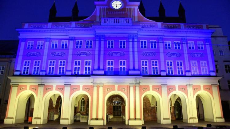 Rostock macht eine halbe Millionen Euro locker, um Geflüchteten aus der Ukraine schnelle Hilfe zu bieten. Rostock macht eine halbe Millionen Euro locker, um Geflüchteten aus der Ukraine schnelle Hilfe zu bieten.