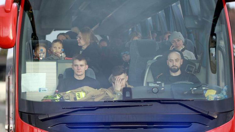 Über 800.000 Ukrainer haben das Land bereits verlassen. Aus Rostock soll am Sonnabend ebenfalls ein Buskonvoi starten, der Geflüchtete nach Deutschland holen soll. (Symbolbild)
