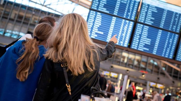 Am Hamburger Flughafen werden viele Reisende erwartet – allerdings längst nicht so viele wie vor Beginn der Corona-Pandemie.
