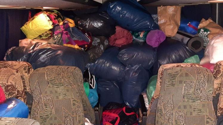 Einige Decken und Kissen sind schon zusammengekommen. Der Bus, der die Spenden in die Ukraine bringt, ist aber noch nicht voll.