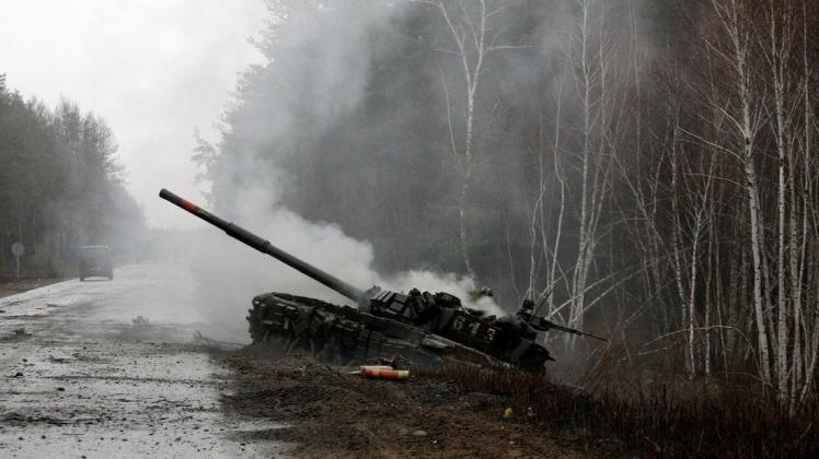 Ein Bild, das Angst auslösen kann: Ein zerstörter Panzer in der Ukraine.