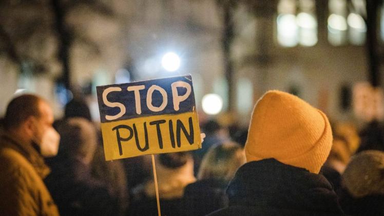 Weltweit protestieren Menschen gegen Putins Krieg in der Ukraine, hier am Wochenende in München.