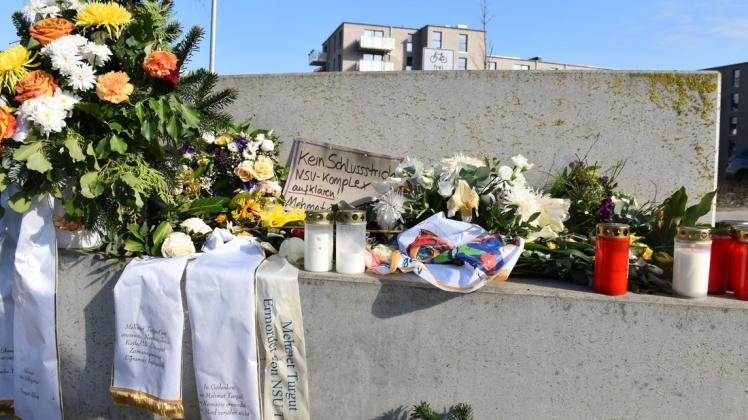 Neben dem Mahnmal in Toitenwinkel möchten Angehörige von Mehmet Turgut auch den Neudierkower Weg nach dem NSU-Opfer benennen. Neben dem Mahnmal in Toitenwinkel möchten Angehörige von Mehmet Turgut auch den Neudierkower Weg nach dem NSU-Opfer benennen.