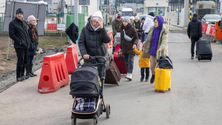 An der ukrainischen Grenze wie hier in Polen warten tausende Flüchtlinge darauf, in das sichere Europa zu gelangen.