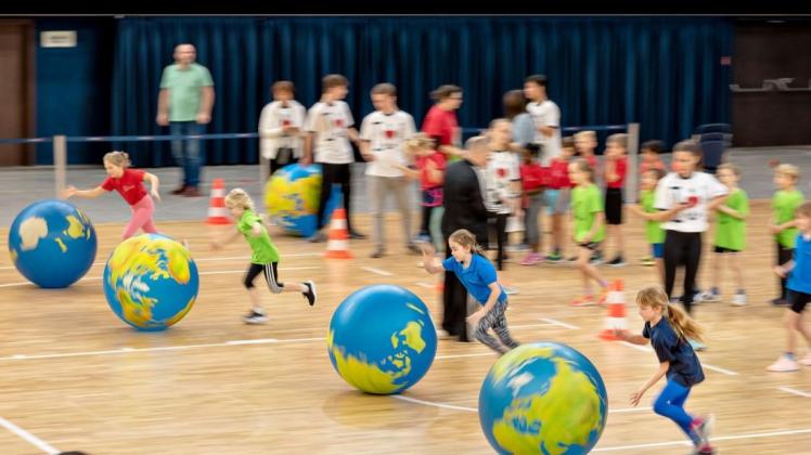 Das Hallensportfest der Grundschulen in der Rostocker Stadthalle 2019 war eine der letzten großen Indoor-Sportveranstaltungen vor Beginn der Corona-Pandemie.