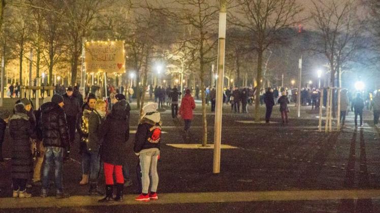 Am Montagabend versammelten sich erneut Gegner der Corona-Politik in Schwerin. Wie hier im Januar auf dem Bertha-Klingberg-Platz. Am Montagabend versammelten sich erneut Gegner der Corona-Politik in Schwerin. Wie hier im Januar auf dem Bertha-Klingberg-Platz.