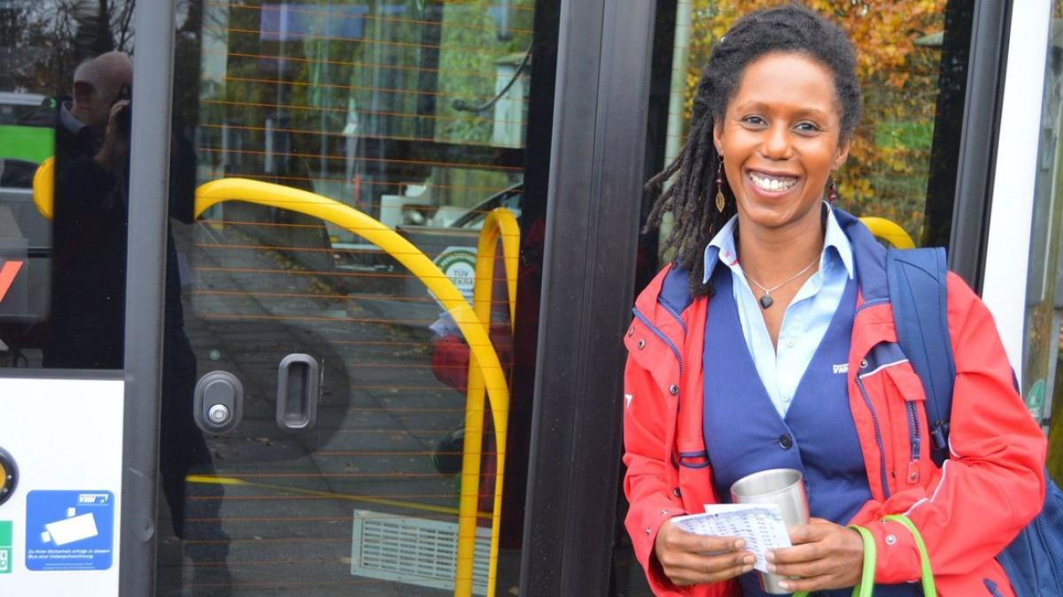 Diana Petersen ist Busfahrerin bei der VHH im Kreis Pinneberg SHZ