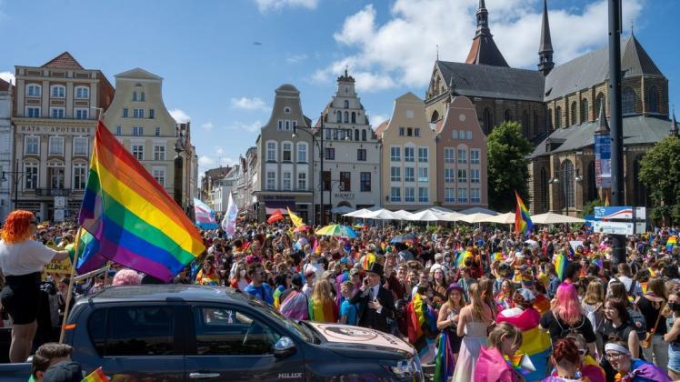 Erst vor ein paar Monaten wurde in Rostock der Christopher Street Day gefeiert, um ein Statement gegen Diskriminierung aufgrund von Sexualität zu setzen.