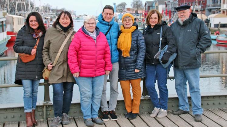 Das ist der neue Vorstand des Warnemünde Vereins: die Beisitzerinnen Melanie Banhagel (v.l.) und Stefanie Pensky, erste Stellvertreterin Ingeborg Regenthal, Vorstandsmitglied Karsten Döring, Vorsitzende Astrid Voß, Schatzmeisterin Cornelia Döring und zweiter Stellvertreter Torsten Linke. Das ist der neue Vorstand des Warnemünde Vereins: die Beisitzerinnen Melanie Banhagel (v.l.) und Stefanie Pensky, erste Stellvertreterin Ingeborg Regenthal, Vorstandsmitglied Karsten Döring, Vorsitzende Astrid Voß, Schatzmeisterin Cornelia Döring und zweiter Stellvertreter Torsten Linke.