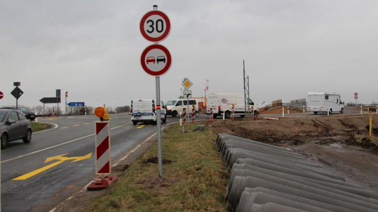 Dank der Behelfsbrücke über der A19 in Kritzkow können Verkehrsteilnehmer und Rettungskräfte nun wieder Richtung Laage fahren und die Autobahn in Richtung Rostock benutzen.