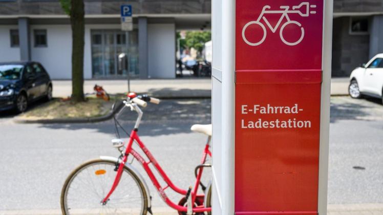 Auch in Warin soll es künftig an mehreren Standorten Ladestationen für E-Bikes geben (Symbolbild).