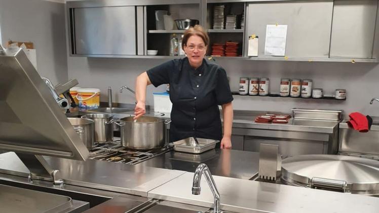 Sie leitet die Küche im Seniorenzentrum und kocht aus Leidenschaft: Kathrin Haese.