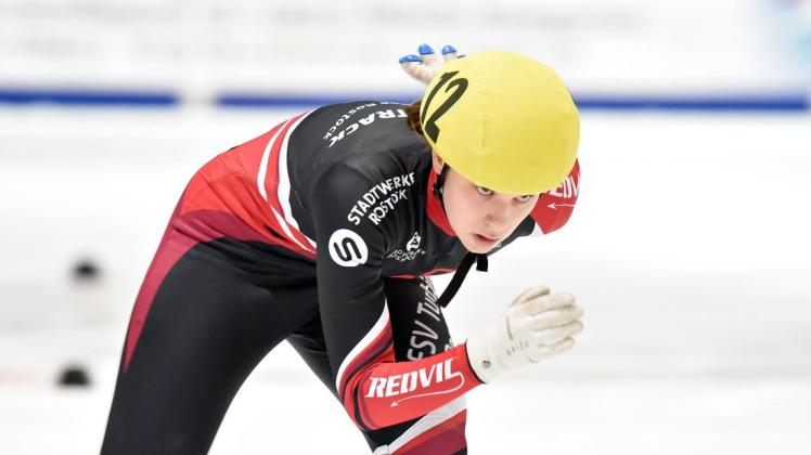 „Ich habe mir vorgenommen, mich nicht zu verstecken“: Shorttrackerin Svea Rothe vom ESV Turbine Rostock freut sich auf ihre ersten Junioren-Weltmeisterschaften. „Ich habe mir vorgenommen, mich nicht zu verstecken“: Shorttrackerin Svea Rothe vom ESV Turbine Rostock freut sich auf ihre ersten Junioren-Weltmeisterschaften.