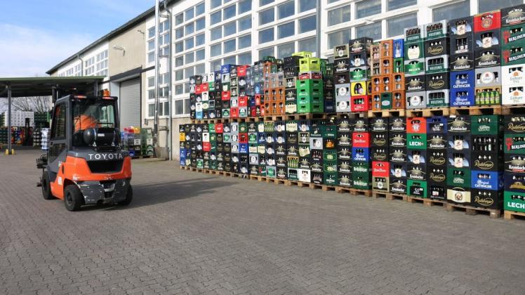 Außengelände des Getränke-Großhandels der Hagenower Konsumgenossenschaft. Am 30. Juni schließt dieser Betriebsteil, 19 Mitarbeiter sind davon betroffen.
