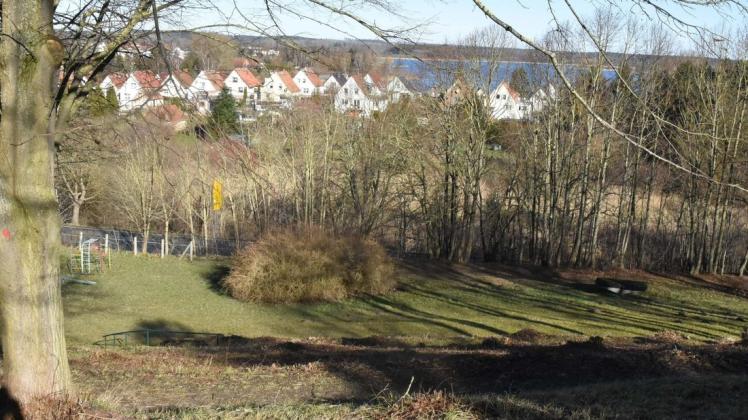 Tolle Ausschicht: Blick vom Kugelberg in Sternberg. Den See sieht man an dieser Stelle allerdings nur, wenn die Bäume kein Laub tragen.