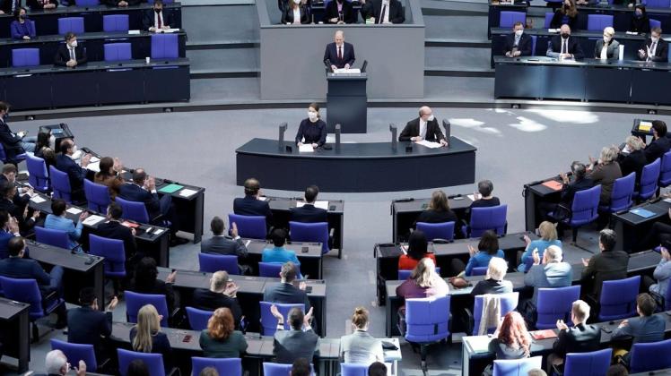 Sondersitzung des Deutschen Bundestages aus Anlass des von Russland völkerrechtswidrig begonnenen Krieg gegen die Ukraine.