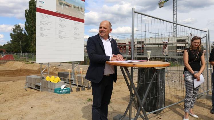 Bürgermeister Thomas Möller, hier beim Baustart für die Europaschule, möchte gern sieben Jahre áls Chef der Verwaltung weitermachen. (Symbolfoto)