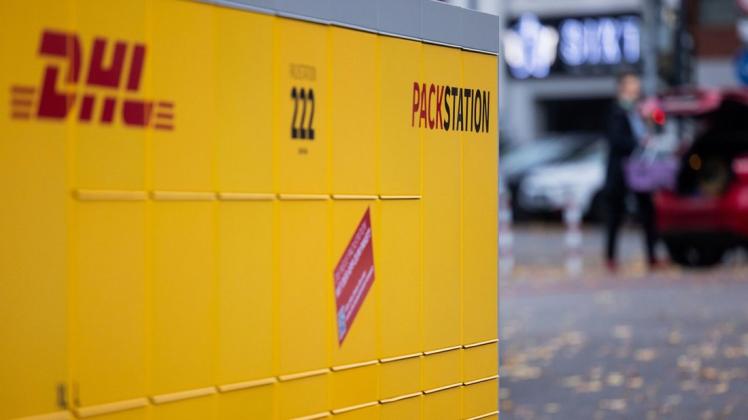 Der Logistikriese Deutsche Post DHL will sein Netz an Packstationen deutlich stärker ausbauen, als bisher geplant.