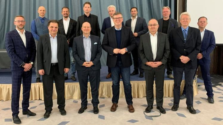 Der neue Vorstand der Jahresköste der Kaufmannschaft zu Rostock möchte in den kommenden Monaten wieder viel Geld für Spenden sammeln. Der neue Vorstand der Jahresköste der Kaufmannschaft zu Rostock möchte in den kommenden Monaten wieder viel Geld für Spenden sammeln.