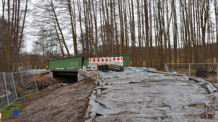 Die meiste Arbeit ist geschafft. Im März soll die Brücke zwischen Godern und Pinnow eingeweiht werden.