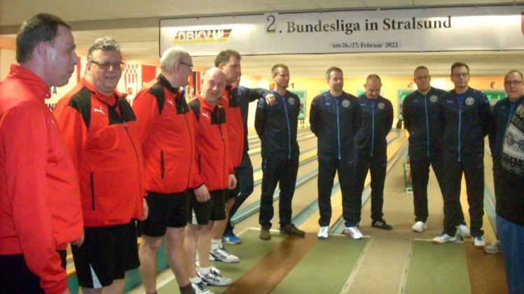 Vizemeister Bergener KV (l.) und Landesmeister SSV Kritzmow werden in Stralsund geehrt. Vizemeister Bergener KV (l.) und Landesmeister SSV Kritzmow werden in Stralsund geehrt.