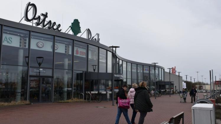Ende März schließt der Real-Markt im Ostsee Park Sievershagen. Jetzt hat der große Ausverkauf begonnen.