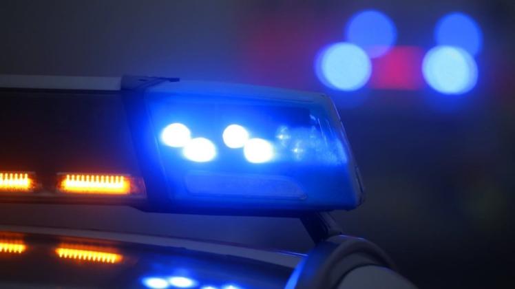 Die Täter verursachten einen Schaden von rund 2000 Euro. In den Markt gelangten sie nicht.