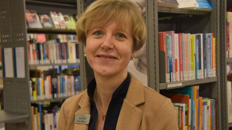 Uta Mach, Leiterin der Stadtbibliothek Wismar, freut sich über die Hinweise der Nutzer für Verbesserungen in der Stadtbibliothek.